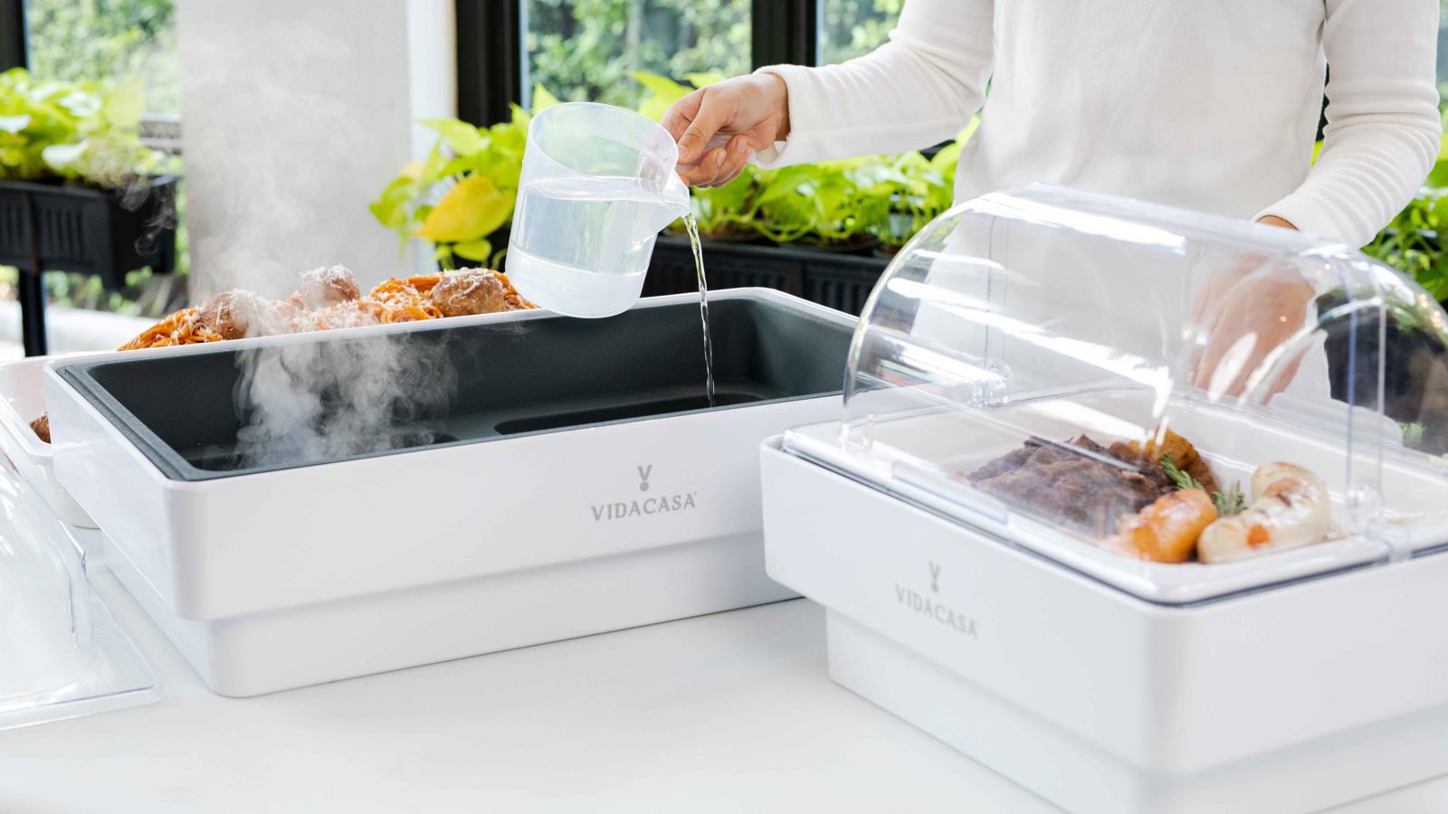 Steam rising from a white GN set heated by a water-activated pack