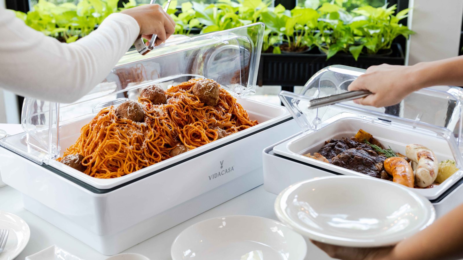 White Universal GN set with pasta and stew under roll-top lids